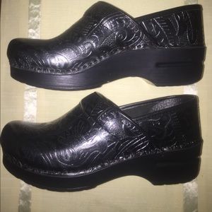 Dansko’s, black Size 36 (6 US)